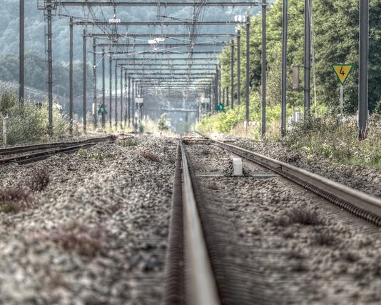 Ile trzeba zarobić netto aby przekroczyć próg podatkowy 2023?