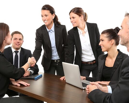 W jakim czasie należy podpisać umowę o pracę?